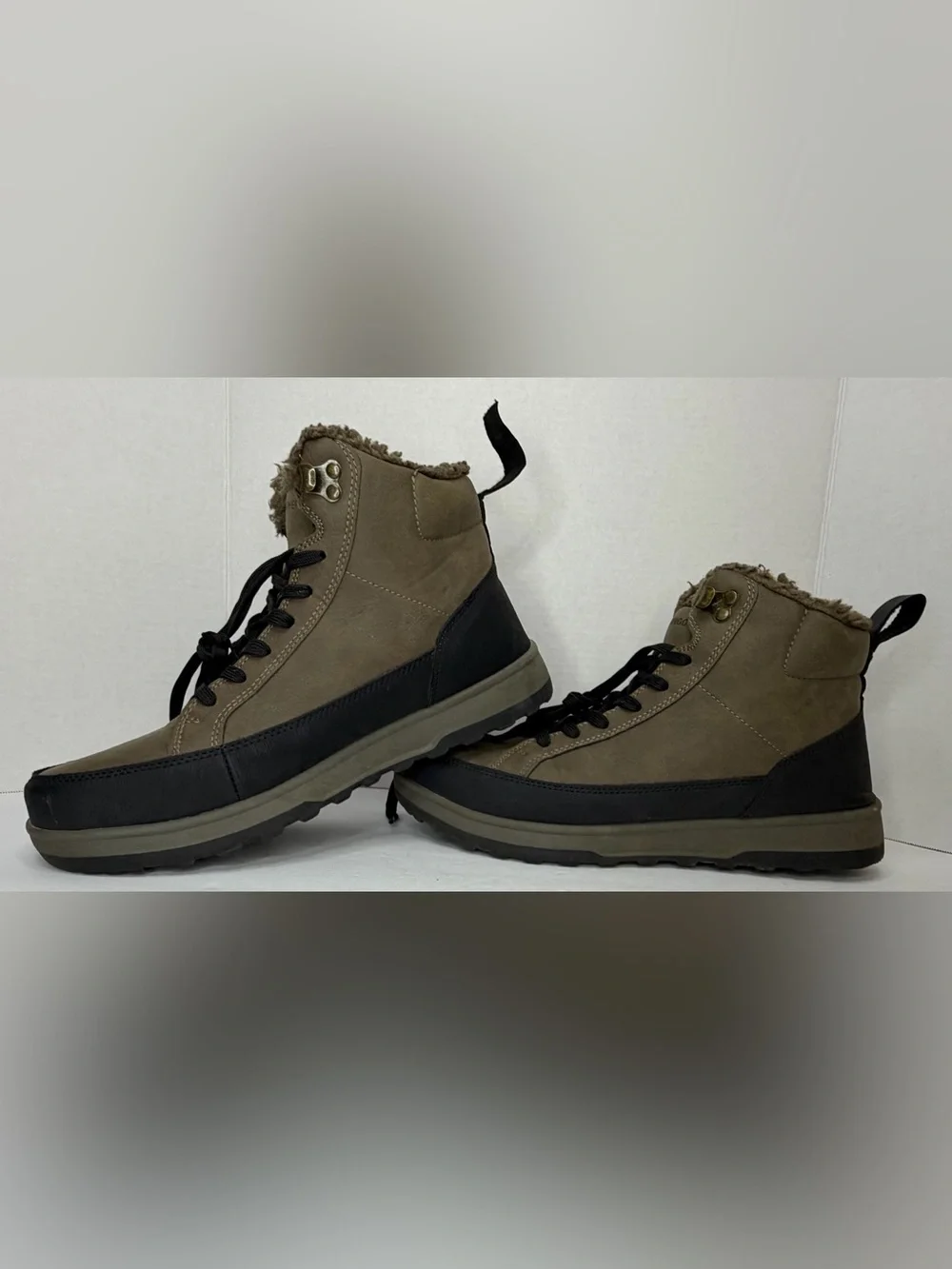 Weatherproof Men’s 10 Tan Black Faux Fur Lace Up Winter Boots NWOT